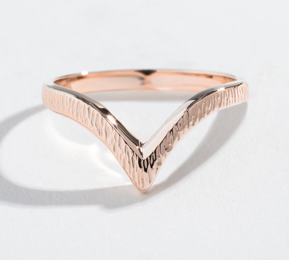 TEXTURED CHEVRON BAND | 14K GOLD