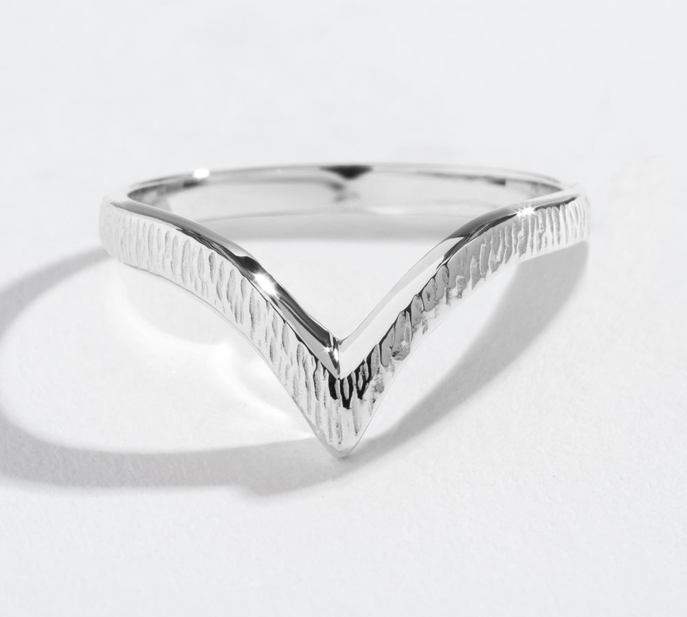 TEXTURED CHEVRON BAND | 14K GOLD