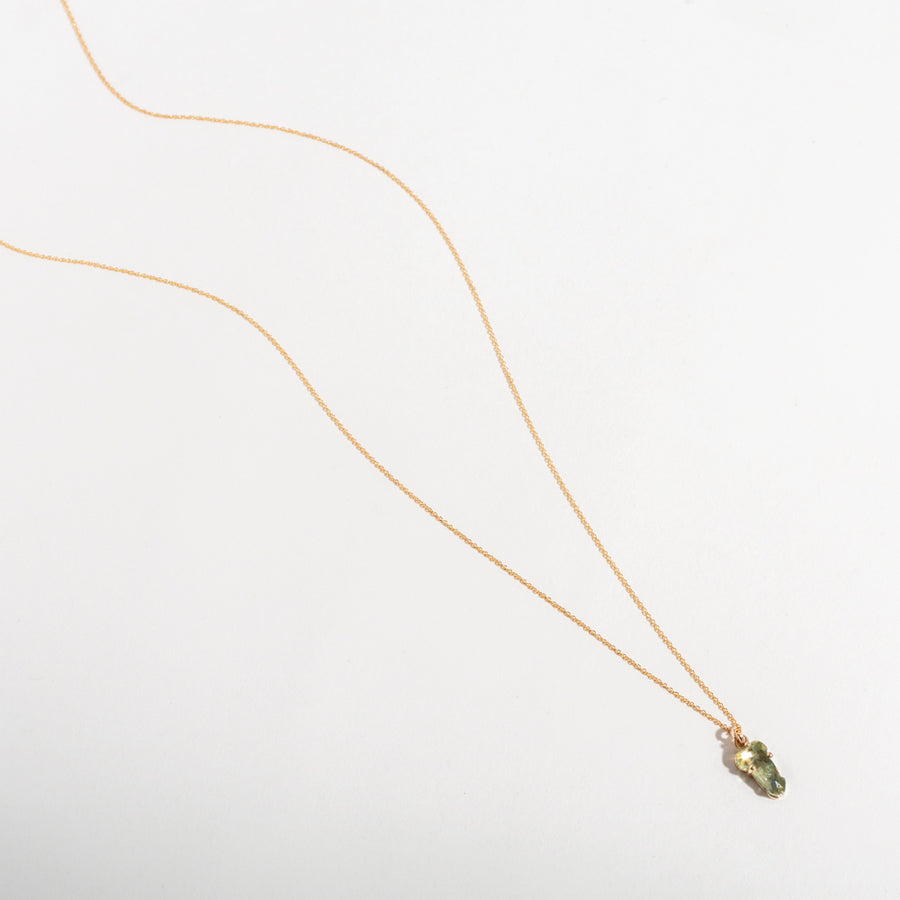 ONE OF A KIND GREEN SAPPHIRE GOLDEN MEMBER NECKLACE | GOLD