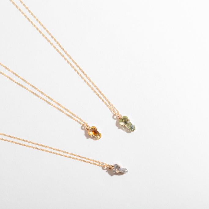 ONE OF A KIND GREEN SAPPHIRE GOLDEN MEMBER NECKLACE | GOLD