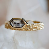 FLOATING BEZEL MATRIX RING