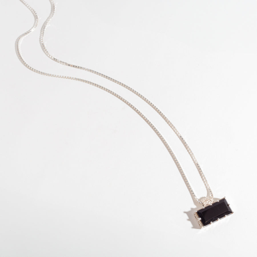 EAST WEST NECKLACE | ONYX