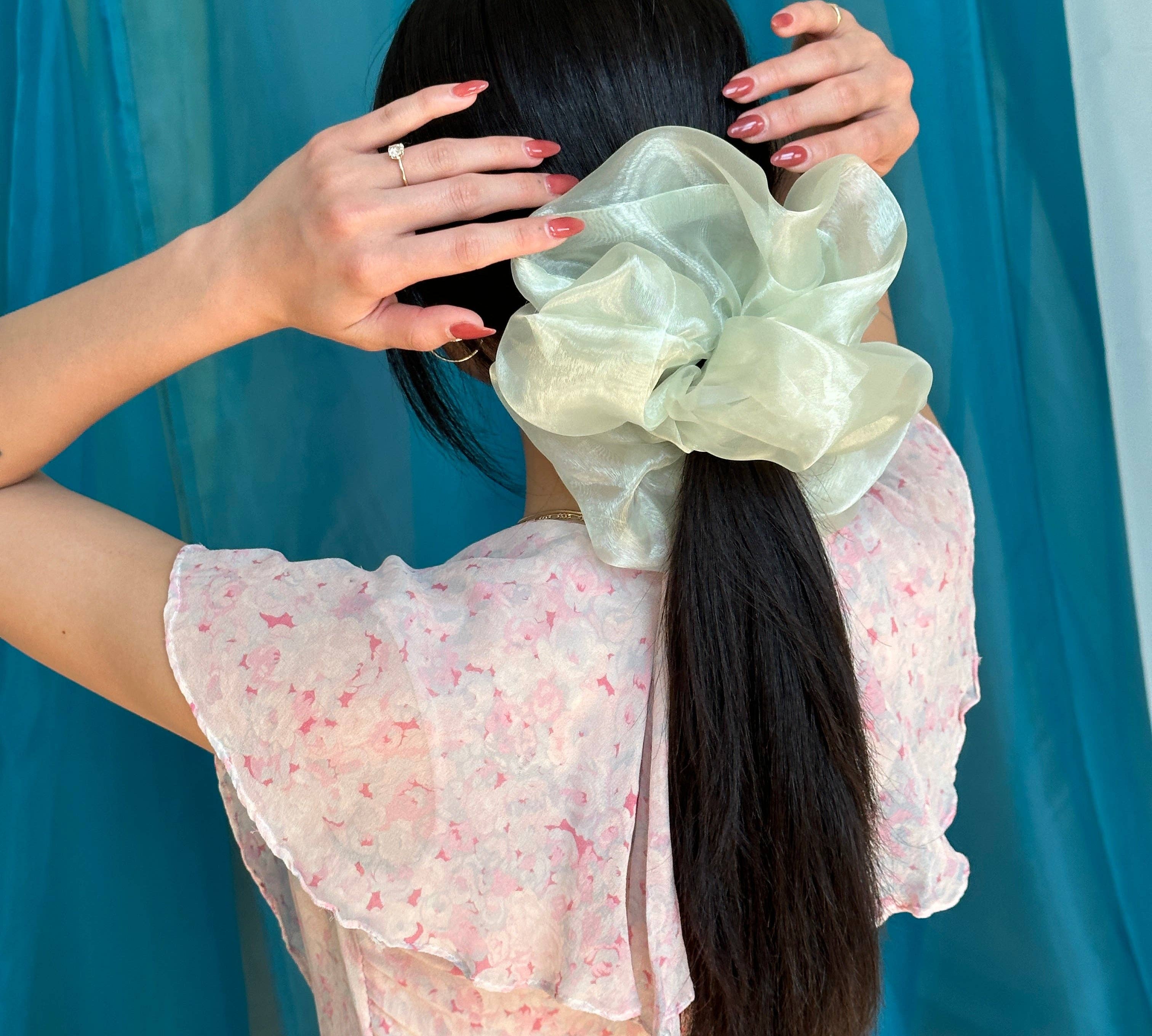 GIANT CLOUD SCRUNCHIE | ROOM SHOP