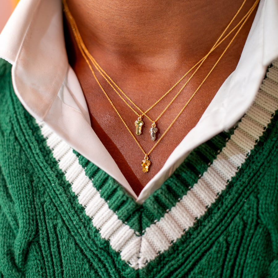 ONE OF A KIND GREEN SAPPHIRE GOLDEN MEMBER NECKLACE | GOLD