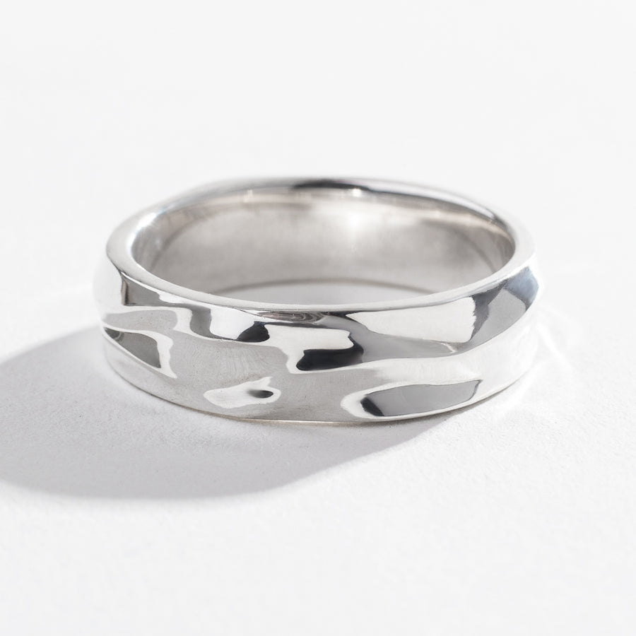 WAVY TEXTURED BAND | SILVER