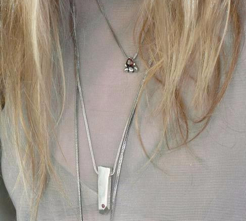 FEATHER SPEAR NECKLACE | SILVER & GARNET - AngelaMonacojewelry